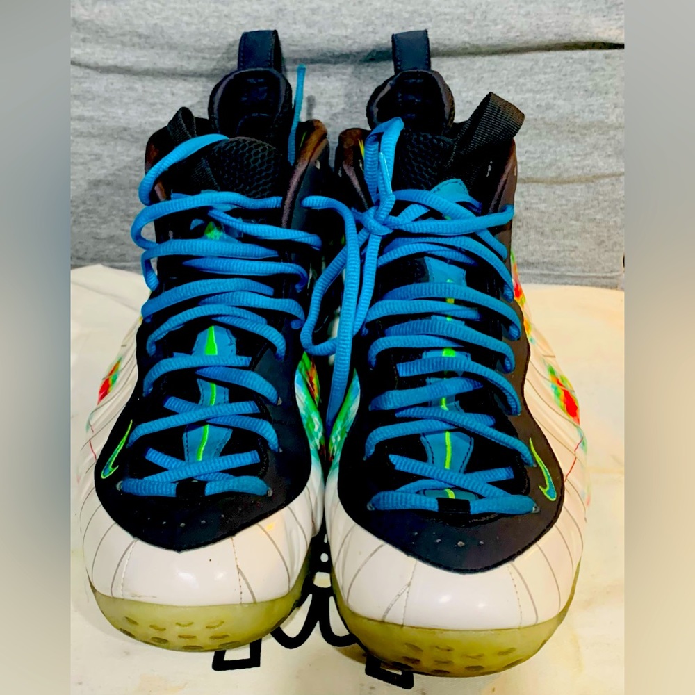 Nike air foam posits weatherman one